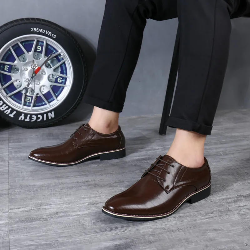 Корейската версия на модерен бизнес мъжки кожени обувки с остър бомбе, мъжки ежедневни обувки, модни мъжки тънки обувки