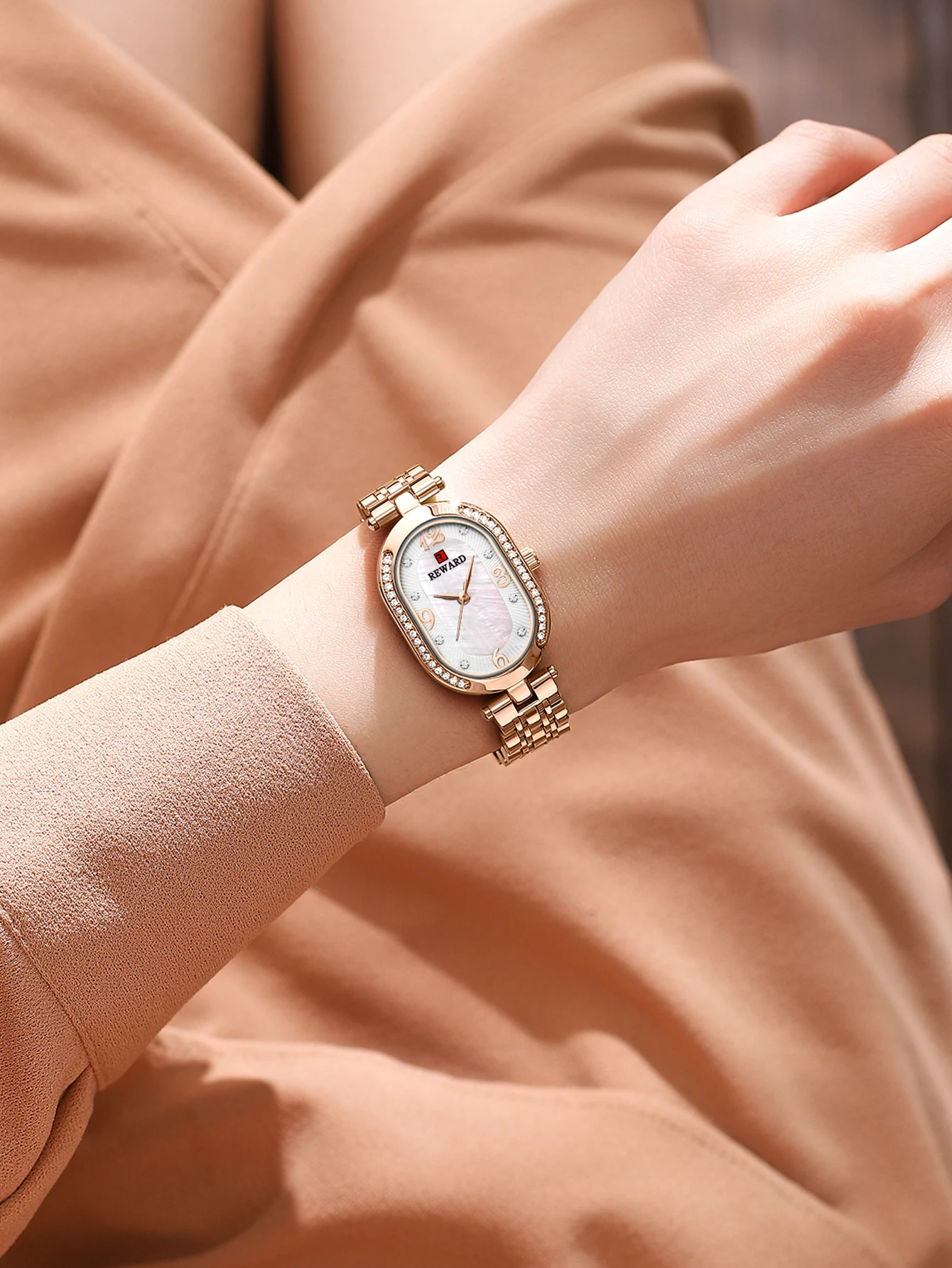 Нови наградата дамски ръчен часовник, модни луксозни кварцов ръчен часовник с каишка от неръждаема стомана, подарък за момиче, жена си, Майка си, приятелите