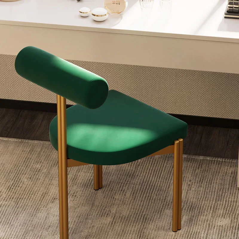 Модерен Златен стол за хранене Луксозна кадифена Скандинавски спалня Офис Дизайнерски писмен стол Relax Cadeira De Plastico Мебелите за дневна