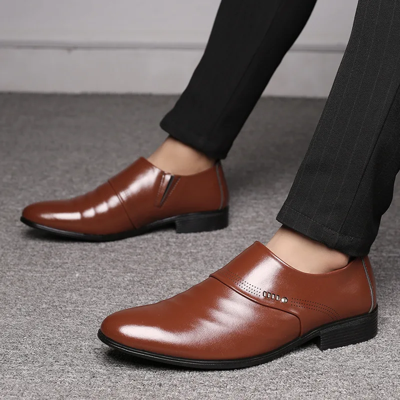 Бизнес кожени обувки за мъже, ежедневни обикновена дишащи меш oxfords с остри пръсти, офис работна обувки Zapatos Cuero Hombre