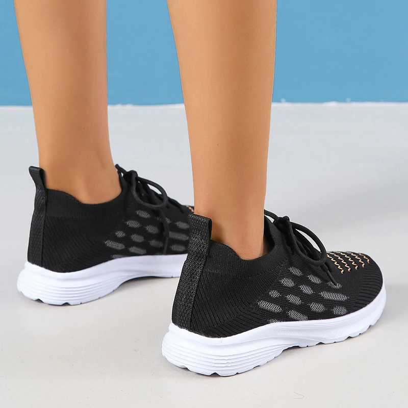 Нови дамски маратонки на равна подметка, удобни лесно дамски обувки от дишаща окото на материала на дебела подметка, здрава пролет стилни тенденция обувки на плоска подметка за почивка