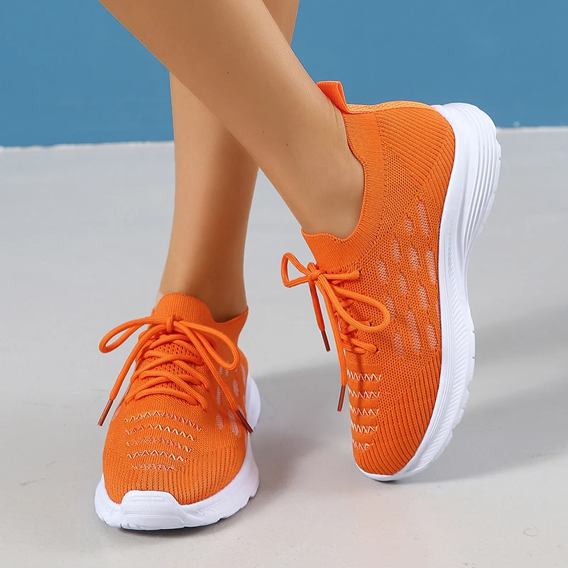 Нови дамски маратонки на равна подметка, удобни лесно дамски обувки от дишаща окото на материала на дебела подметка, здрава пролет стилни тенденция обувки на плоска подметка за почивка